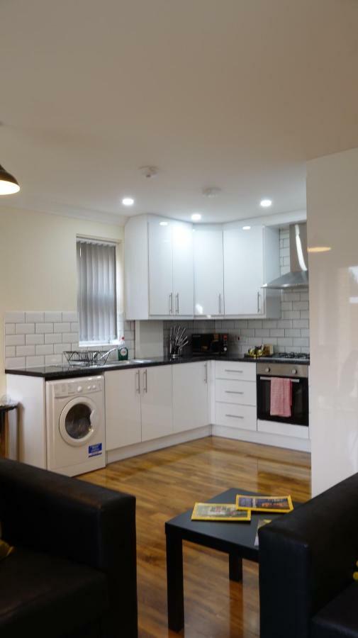 Luxury 2 Bed 2 Bath - Free Parking - 5Min To Airport - Sleeps 6 Apartment Ashford  Exterior photo