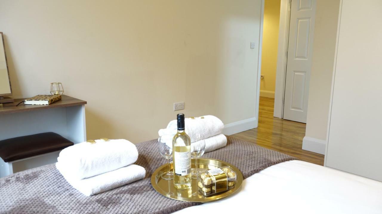 Luxury 2 Bed 2 Bath - Free Parking - 5Min To Airport - Sleeps 6 Apartment Ashford  Exterior photo