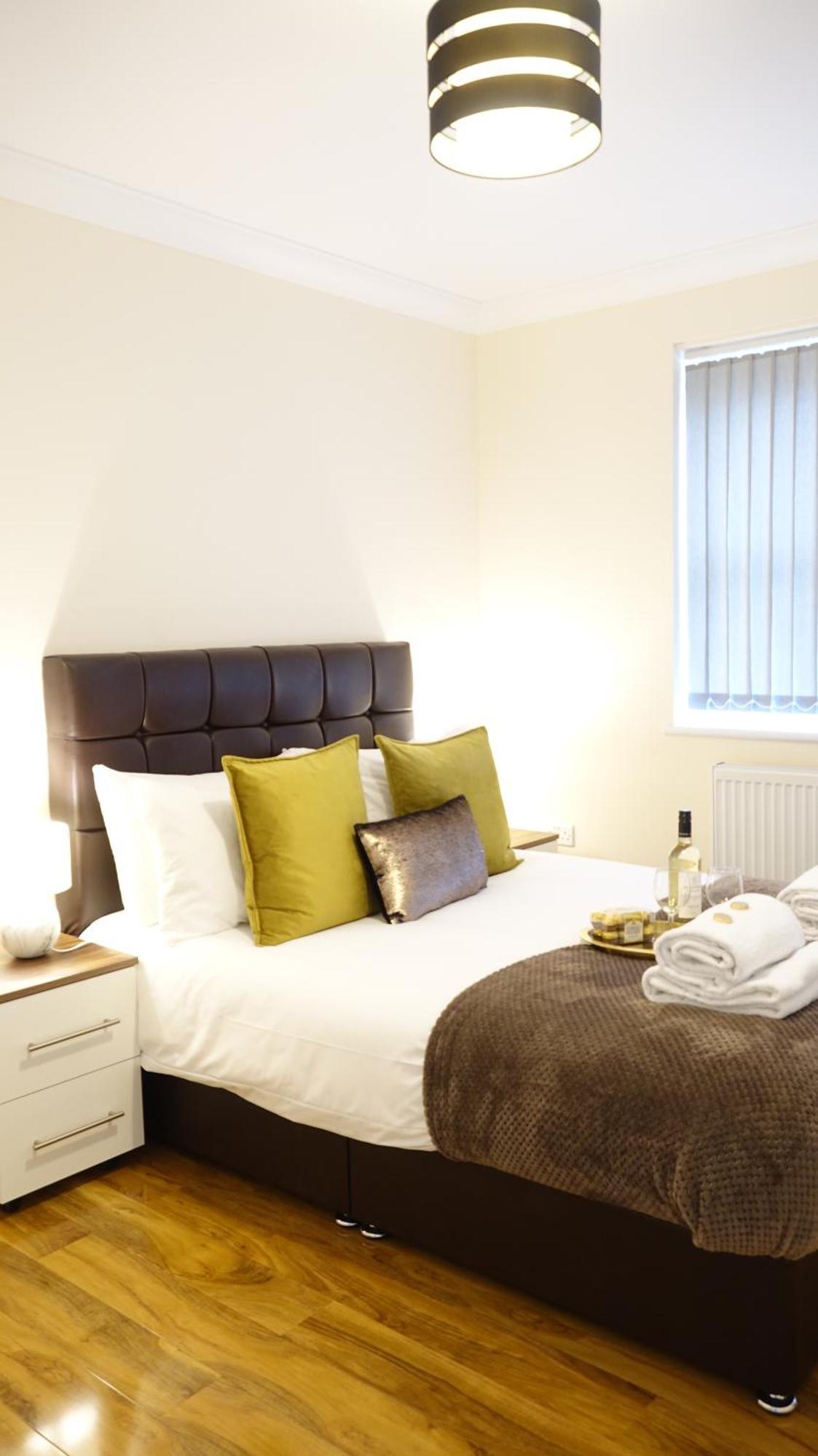 Luxury 2 Bed 2 Bath - Free Parking - 5Min To Airport - Sleeps 6 Apartment Ashford  Exterior photo