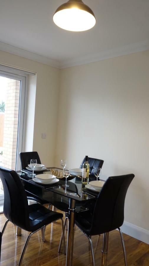 Luxury 2 Bed 2 Bath - Free Parking - 5Min To Airport - Sleeps 6 Apartment Ashford  Exterior photo