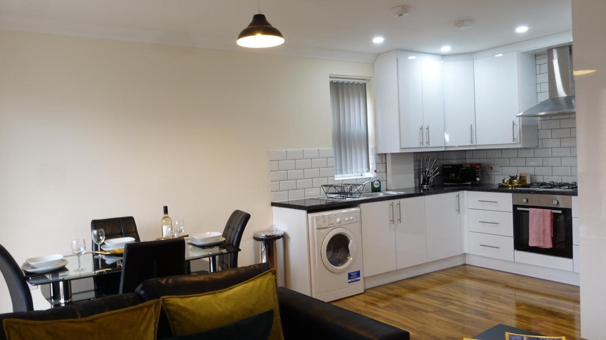 Luxury 2 Bed 2 Bath - Free Parking - 5Min To Airport - Sleeps 6 Apartment Ashford  Exterior photo