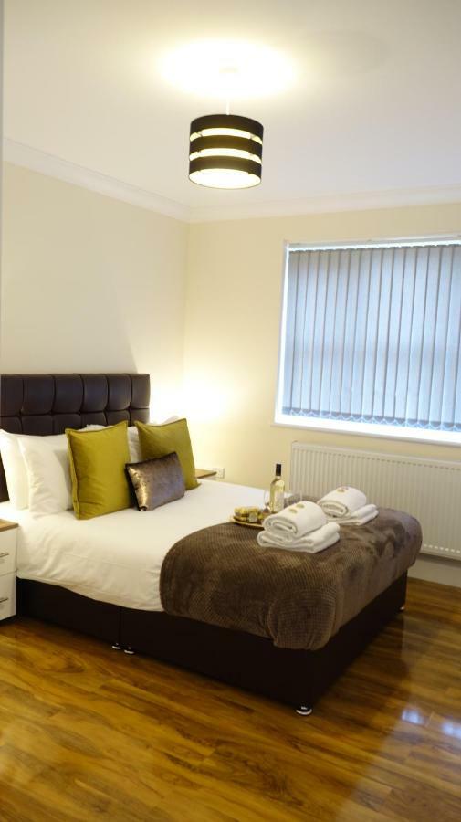 Luxury 2 Bed 2 Bath - Free Parking - 5Min To Airport - Sleeps 6 Apartment Ashford  Exterior photo