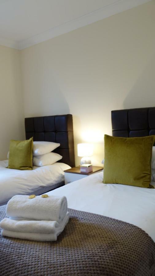 Luxury 2 Bed 2 Bath - Free Parking - 5Min To Airport - Sleeps 6 Apartment Ashford  Exterior photo