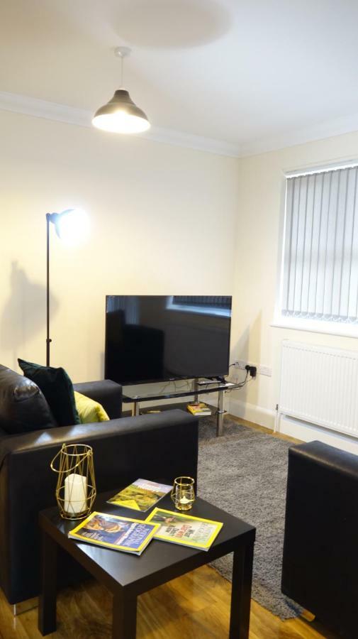 Luxury 2 Bed 2 Bath - Free Parking - 5Min To Airport - Sleeps 6 Apartment Ashford  Exterior photo