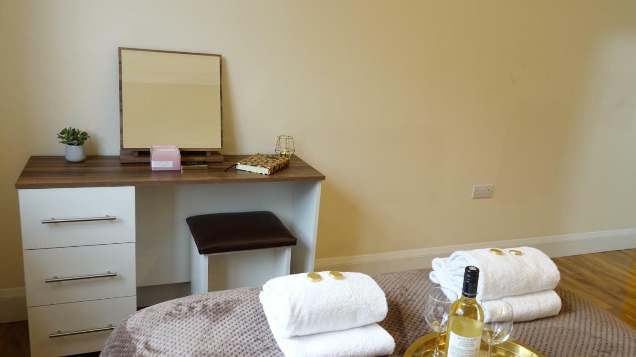 Luxury 2 Bed 2 Bath - Free Parking - 5Min To Airport - Sleeps 6 Apartment Ashford  Exterior photo