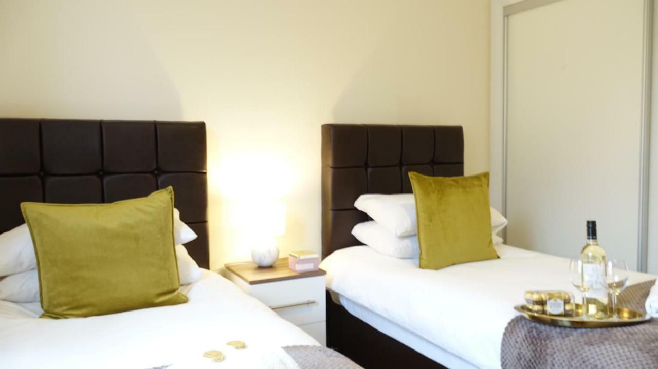Luxury 2 Bed 2 Bath - Free Parking - 5Min To Airport - Sleeps 6 Apartment Ashford  Exterior photo