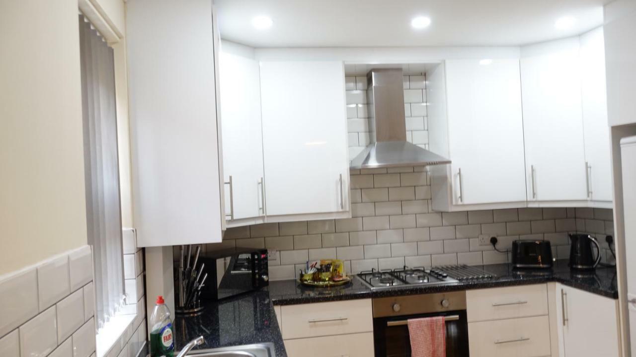 Luxury 2 Bed 2 Bath - Free Parking - 5Min To Airport - Sleeps 6 Apartment Ashford  Exterior photo