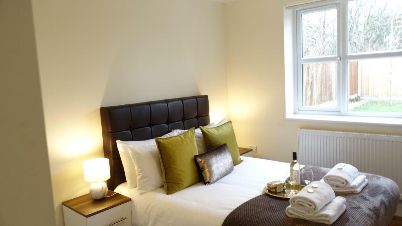 Luxury 2 Bed 2 Bath - Free Parking - 5Min To Airport - Sleeps 6 Apartment Ashford  Exterior photo
