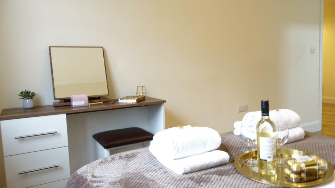 Luxury 2 Bed 2 Bath - Free Parking - 5Min To Airport - Sleeps 6 Apartment Ashford  Exterior photo