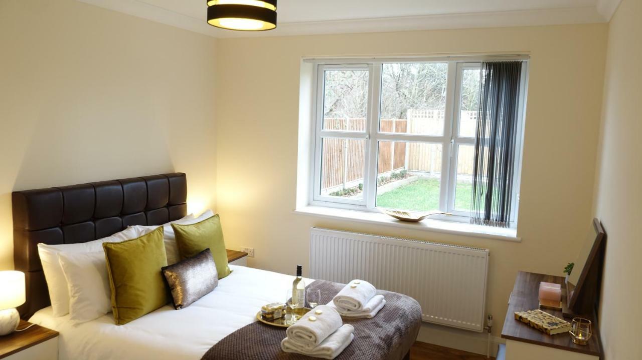 Luxury 2 Bed 2 Bath - Free Parking - 5Min To Airport - Sleeps 6 Apartment Ashford  Exterior photo